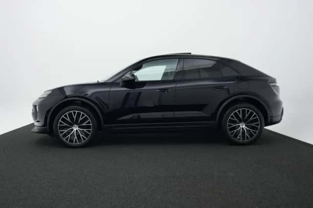 Porsche Macan (2026) thumbnail 2