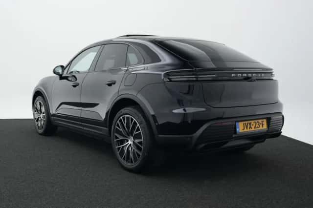 Porsche Macan (2026) thumbnail 3