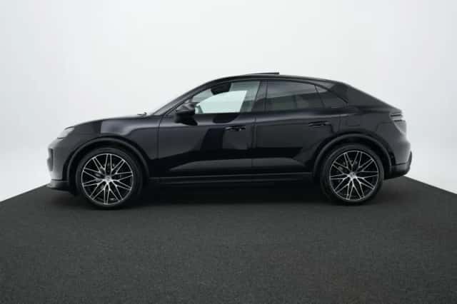 Porsche Macan (2026) thumbnail 2