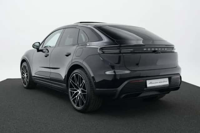 Porsche Macan (2026) thumbnail 3