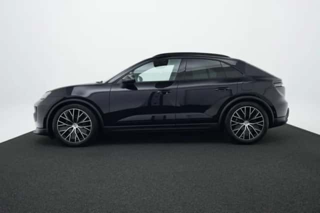 Porsche Macan (2026) thumbnail 2