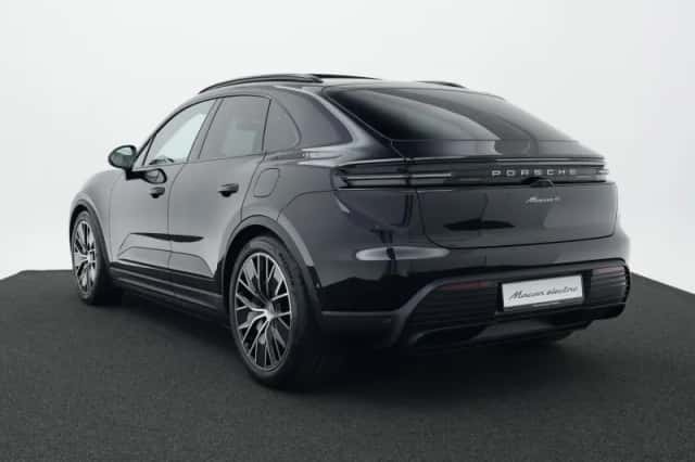 Porsche Macan (2026) thumbnail 3