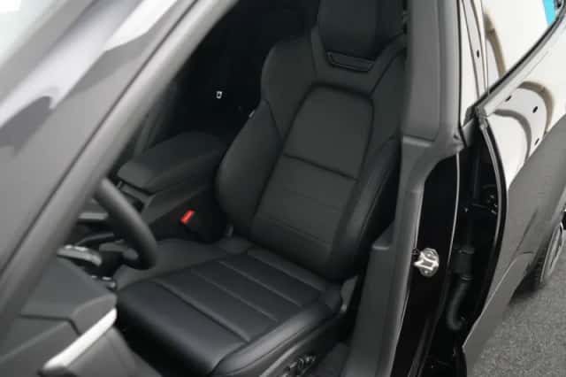 Porsche Macan (2026) thumbnail 4
