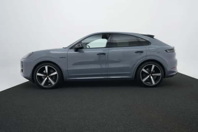 Porsche Cayenne (2024) thumbnail 2
