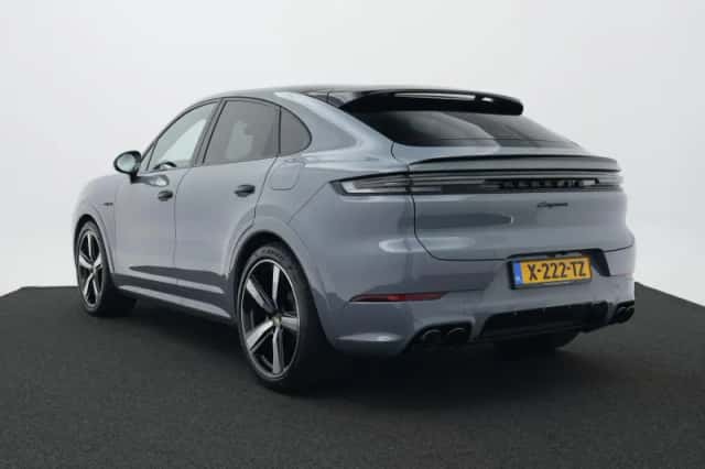 Porsche Cayenne (2024) thumbnail 3