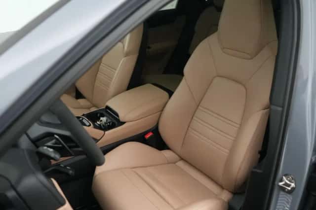 Porsche Cayenne (2024) thumbnail 4