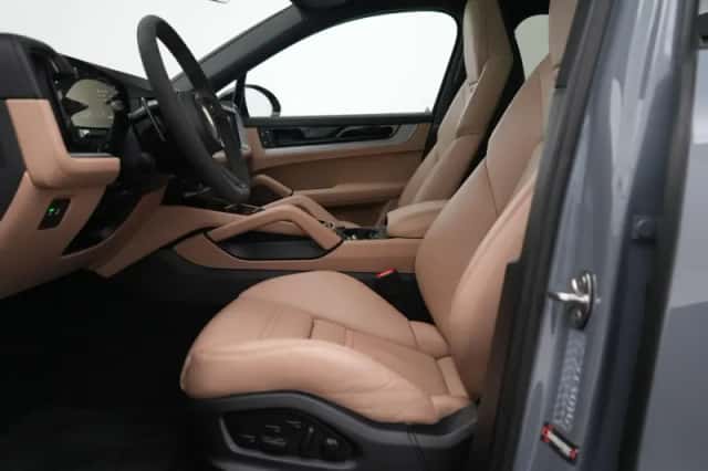 Porsche Cayenne (2024) thumbnail 5