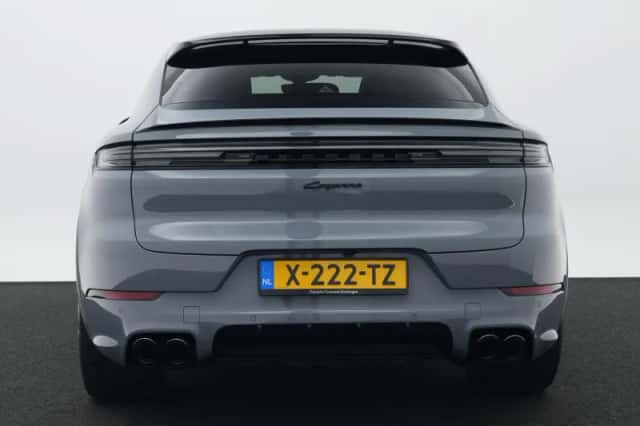 Porsche Cayenne (2024) thumbnail 6