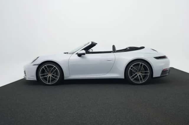 Porsche 911 (2025) thumbnail 2