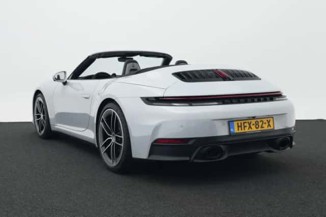 Porsche 911 (2025) thumbnail 3