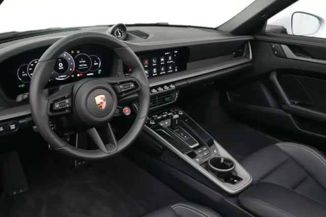 Porsche 911 (2025) thumbnail 4