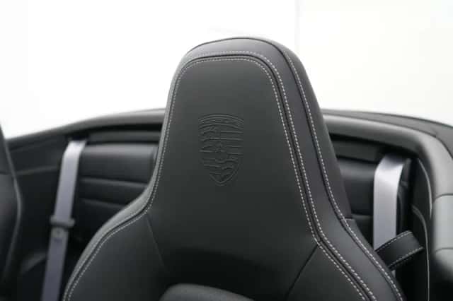 Porsche 911 (2025) thumbnail 6