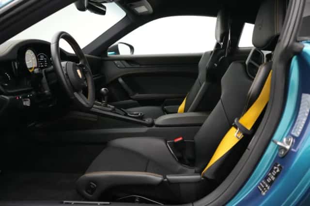 Porsche 911 (2023) thumbnail 4
