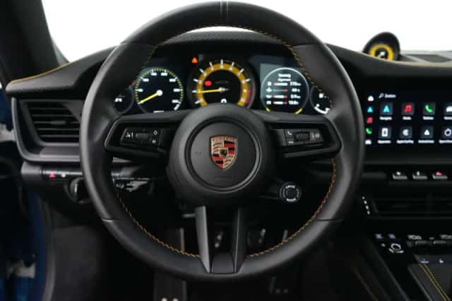 Porsche 911 (2023) thumbnail 5