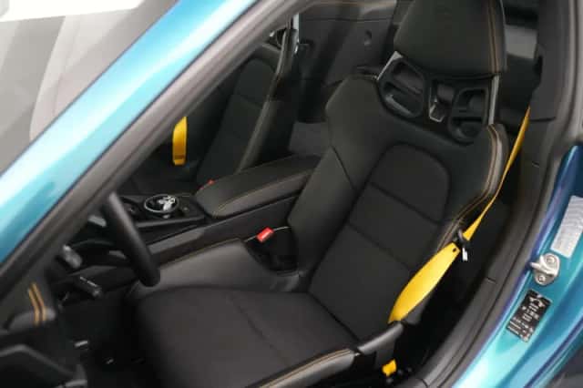 Porsche 911 (2023) thumbnail 6