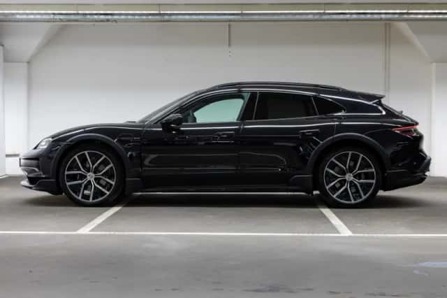 Porsche Taycan (2025) thumbnail 2