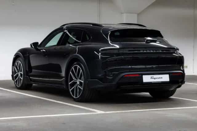 Porsche Taycan (2025) thumbnail 3