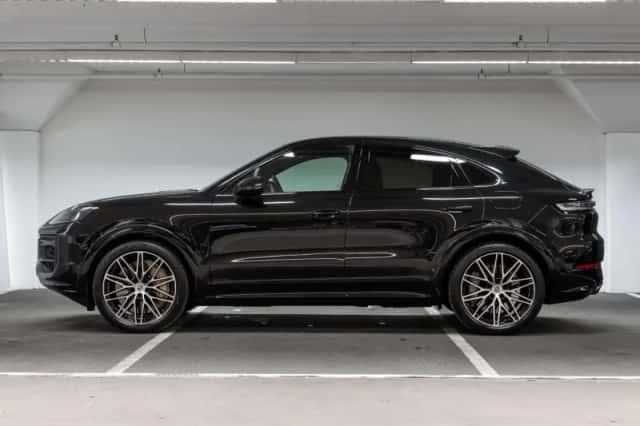 Porsche Cayenne (2025) thumbnail 2