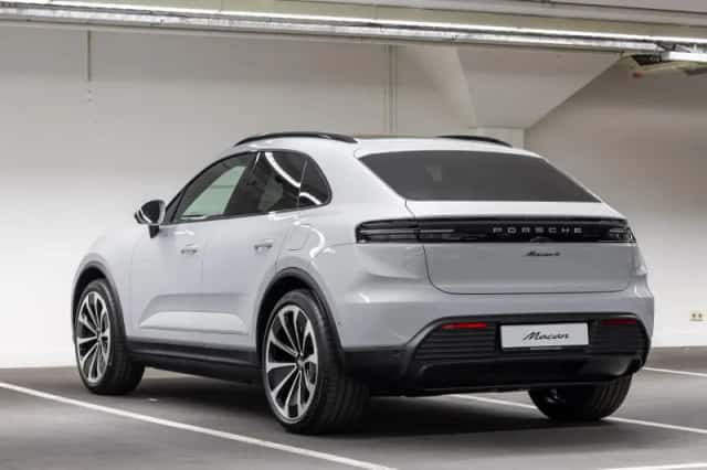 Porsche Macan (2026) thumbnail 3