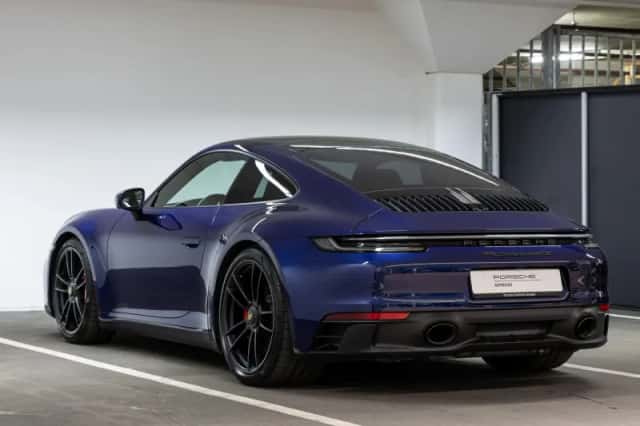 Porsche 911 (2024) thumbnail 3