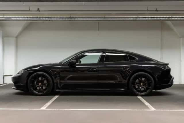 Porsche Taycan (2025) thumbnail 2
