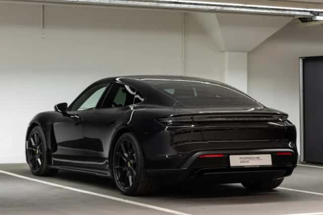 Porsche Taycan (2025) thumbnail 3