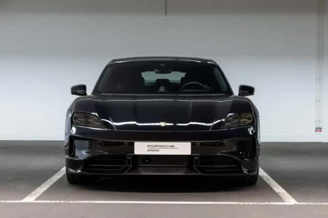 Porsche Taycan (2025) thumbnail 4