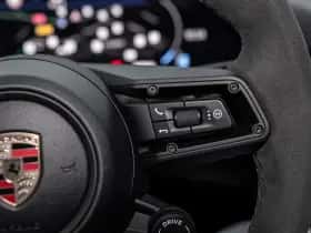 Porsche Taycan (2025) thumbnail 33