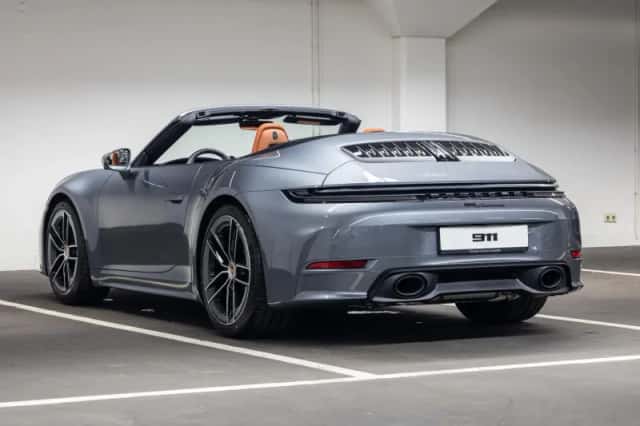Porsche 911 (2025) thumbnail 3