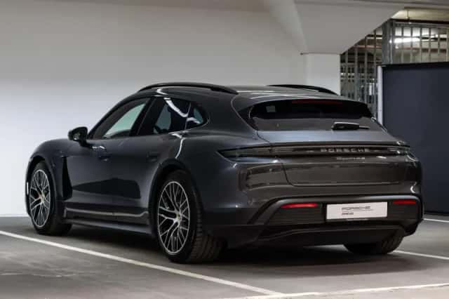 Porsche Taycan (2024) thumbnail 3