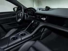 Porsche Taycan (2024) thumbnail 24