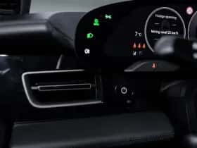 Porsche Taycan (2024) thumbnail 25