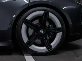 Porsche Taycan (2024) thumbnail 10