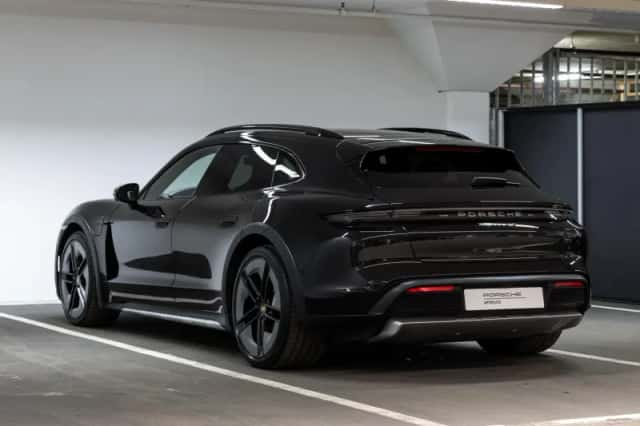 Porsche Taycan (2024) thumbnail 3
