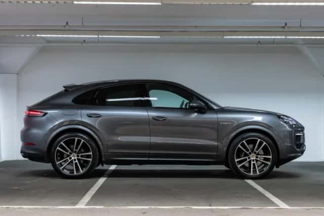 Porsche Cayenne (2024) thumbnail 6