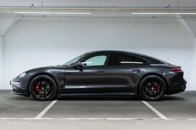 Porsche Taycan (2024) thumbnail 2