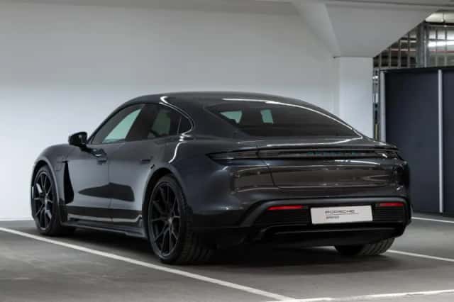 Porsche Taycan (2024) thumbnail 3