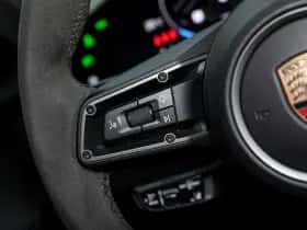 Porsche Taycan (2024) thumbnail 23