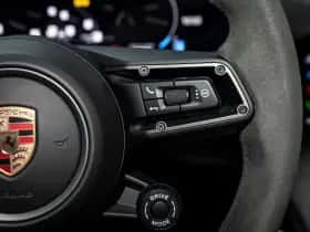 Porsche Taycan (2024) thumbnail 25