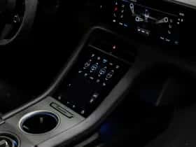 Porsche Taycan (2024) thumbnail 38