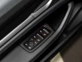 Porsche Taycan (2024) thumbnail 53