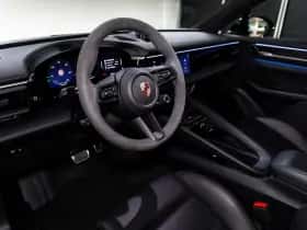 Porsche Macan (2024) thumbnail 18