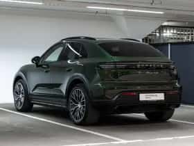 Porsche Macan (2024) thumbnail 3