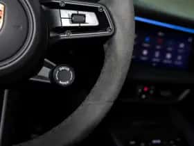 Porsche Macan (2024) thumbnail 30