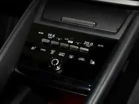 Porsche Macan (2024) thumbnail 39