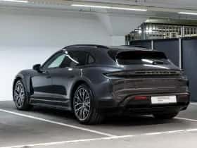 Porsche Taycan (2021) thumbnail 3