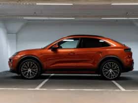 Porsche Macan (2025) thumbnail 2