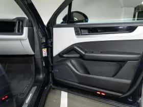 Porsche Cayenne (2024) thumbnail 18