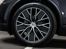 Porsche Macan (2026) thumbnail 16