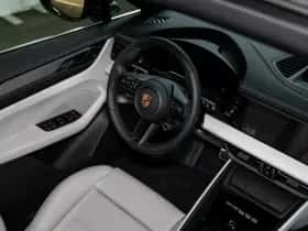 Porsche Macan (2026) thumbnail 17